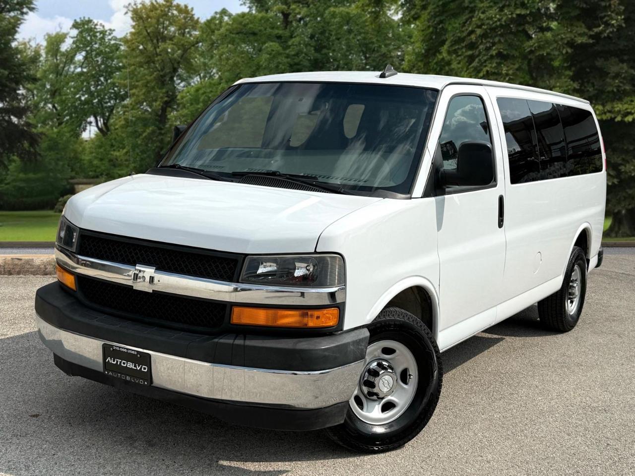 chevrolet express passenger 2018 1GAZGMFP1J1270230 image chevrolet express passenger 2018 1GAZGMFP1J1270230 image